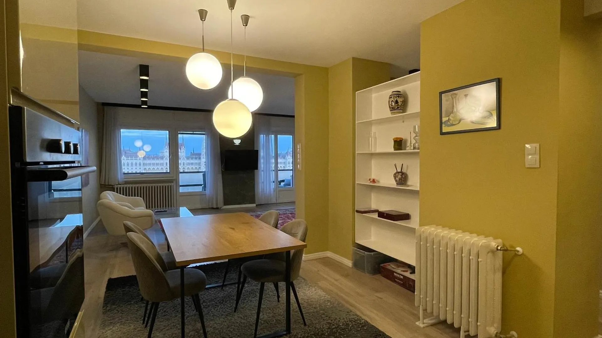 Stunning Balcony Parliament View Apartment Budapest